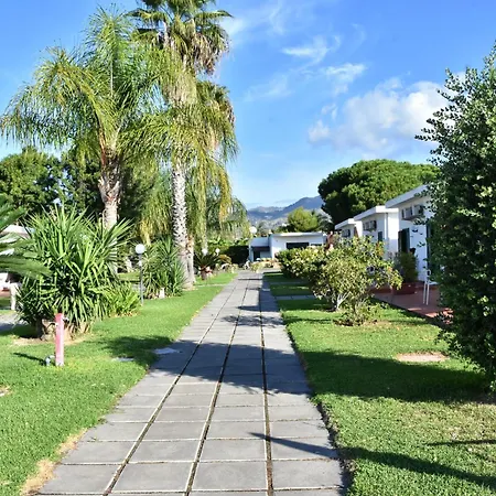Aparthotel Villaggio Artemide 4*