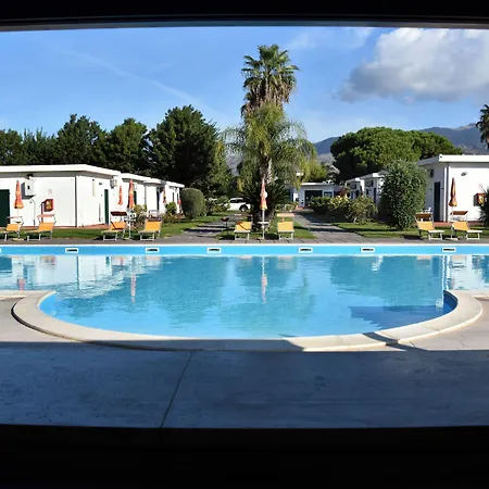 Apartahotel Villaggio Artemide 4*